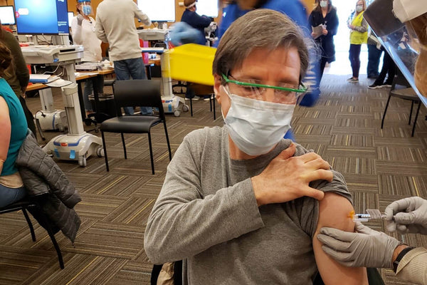 Dr. Goldstein gets COVID-19 Vaccine